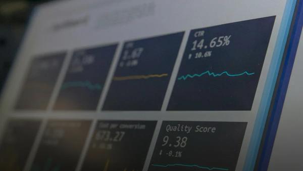 MLflow tracking UI experiment dashboard screen — illustration for article on How to Use MLflow LLM