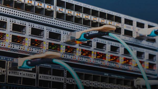 a bunch of wires that are connected to a server
