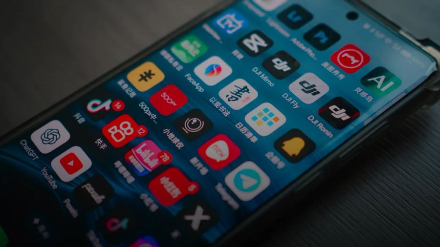 Smartphone screen displaying various app icons
